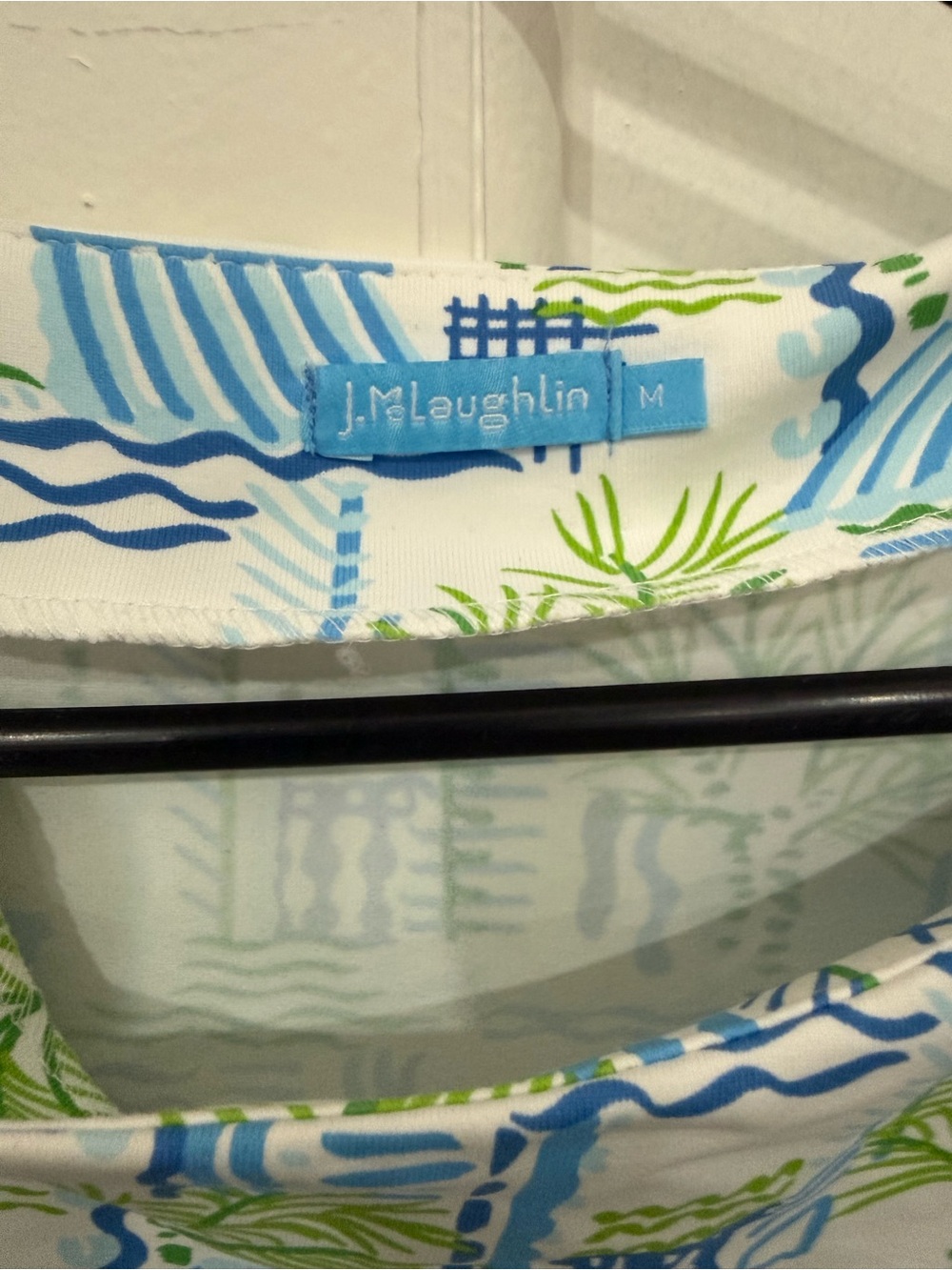 J. McLaughlin Women’s Nautical Palm Print Top Size M Blue Green White Catalina - Picture 3 of 3